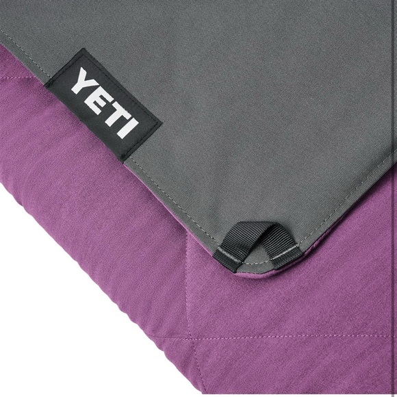 YETI Lowlands Blanket, Multi-Use Blanket with Travel Bag purple brand New - Picture 6 of 7